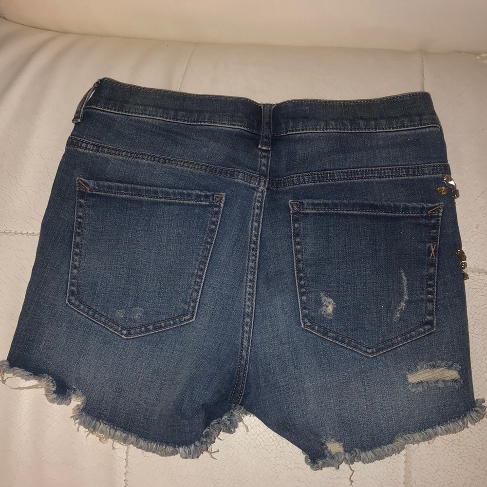 short - Picture 3 of 4